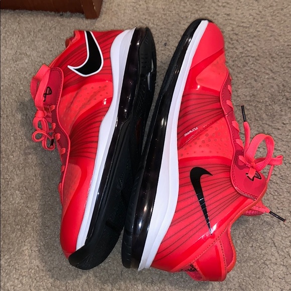 Solar Red Lebron V8 Low sz 10.5 - Picture 3 of 6